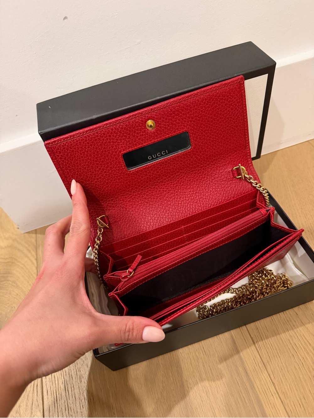 Gucci Red Pebbled Leather Wallet-On-Chain with Gold Hardware - Picture 3 of 3
